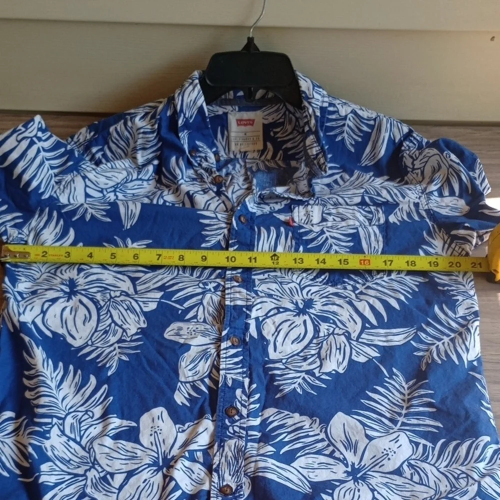 Levis embrace relaxed